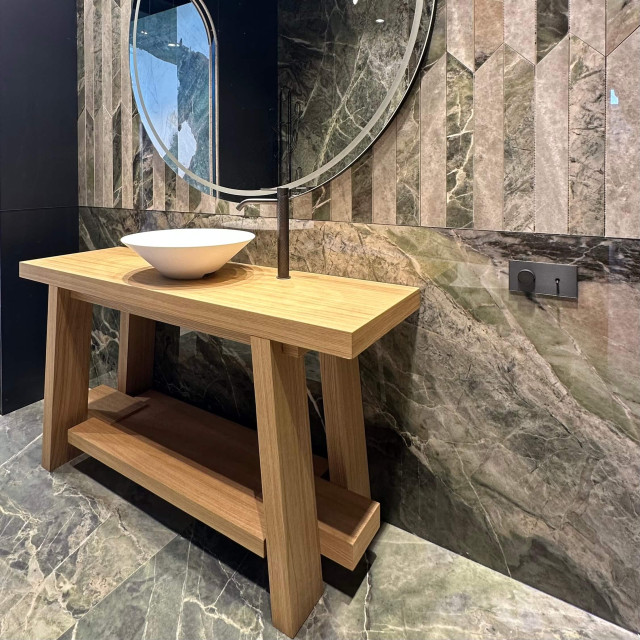 White sink with a wooden stand in the EURODOM TILE & STYLE showroom