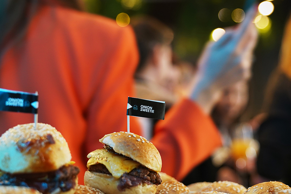 Onion Sweetie burgers at the SMASHER&CO restaurant in Belgrade Waterfront