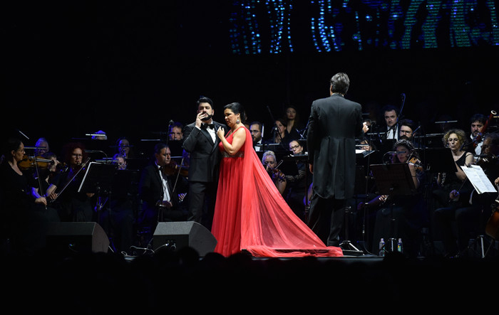 Performance of the greatest opera diva and famous tenor accompanied by the Symphony Orchestra at the Belgrade River Fest