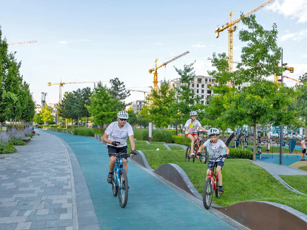 Bicycle path in Sava Park