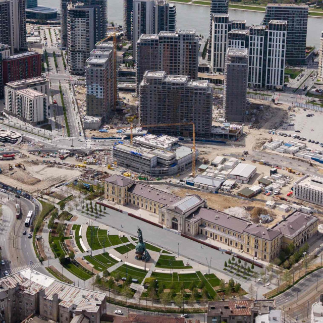 A panoramic view of Savski Square, where you can see the kindergarten and the school behind.