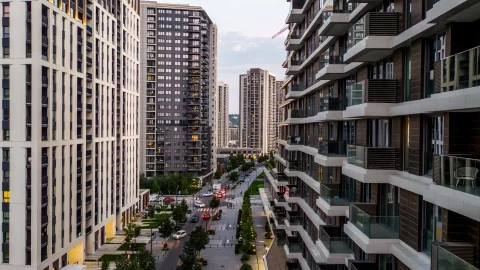 Pitali smo AI: Zašto je Beograd na vodi idealna destinacija za život mladih u Beogradu?