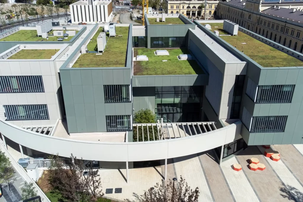 skola-isidora-sekulic-u-beogradu-na-vodi_-scaled-2-1-1024x683.webp