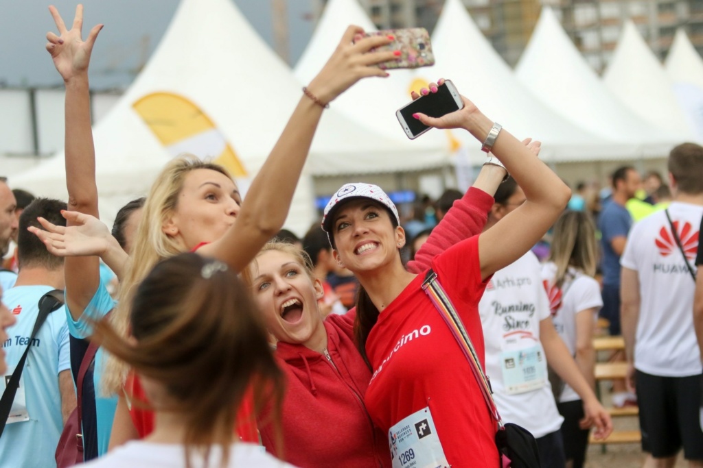 Beogradski trkački klub organizovao je Belgrade business run na Sava Promenadi u Beogradu na vodi. Ko su bili Najbrži kolega i Najbrža koleginica? Pogledajte!