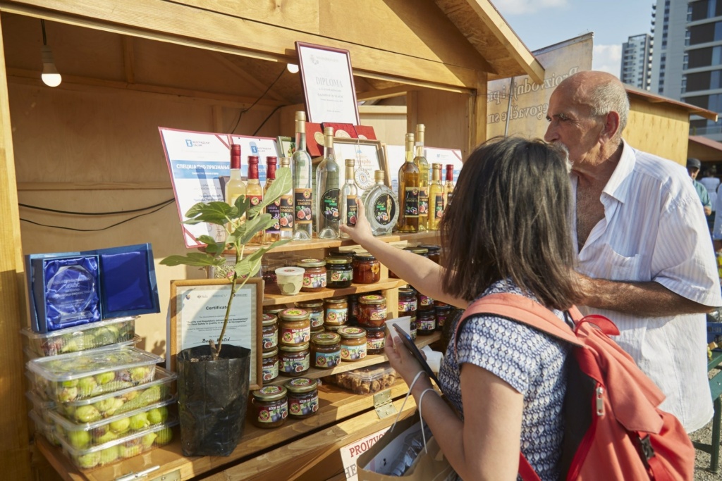 Read more about the festival in Belgrade Waterfront, promoting the production of traditional Serbian food, wine, and other authentic products.