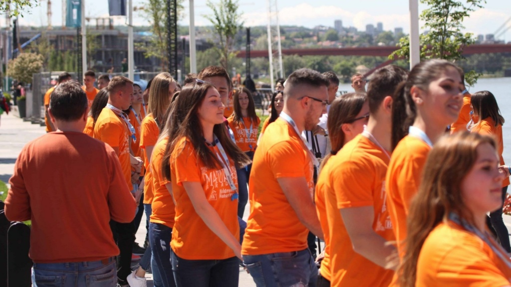 It’s graduation season! For graduates from Belgrade high schools, that means cranking out their best dance moves for the traditional synchronized dance to the music of Johann Strauss.