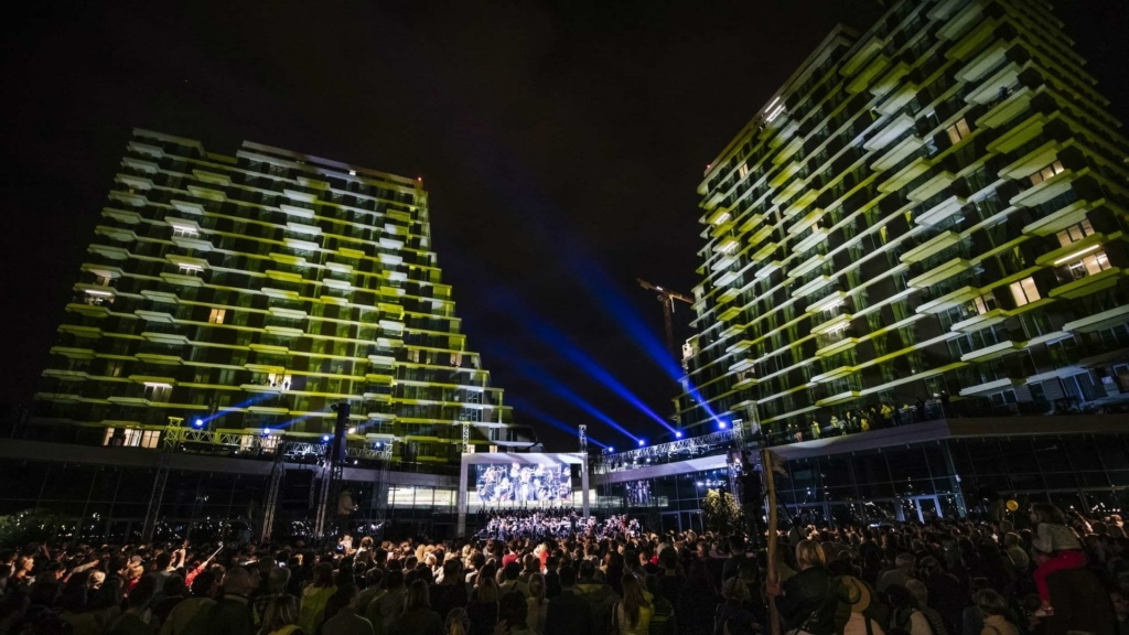 The decision of the National Theatre in Belgrade to mark its jubilee 150 theatrical season at Sava Promenada once again confirmed that this esplanade has become one of the most important cultural locations in the city.
