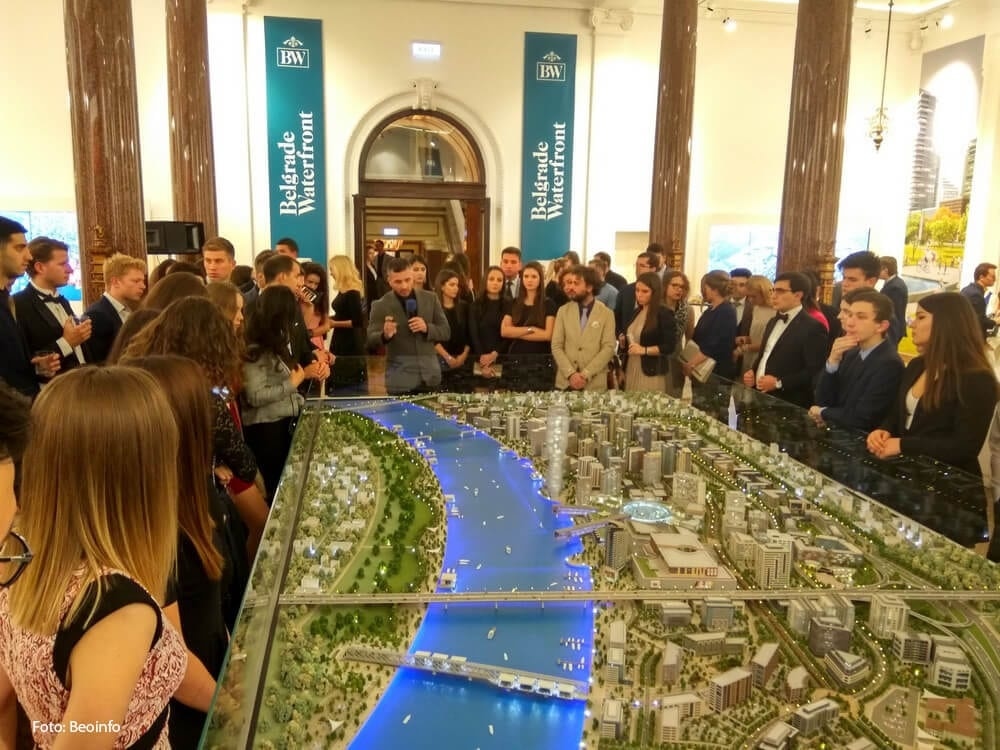 Više od stotinu mladih lidera iz 35 zemalja prisustvovalo je simulaciji rada evropskih institucija. Detalji ovog predstavljanja Beograda na vodi su na linku.
