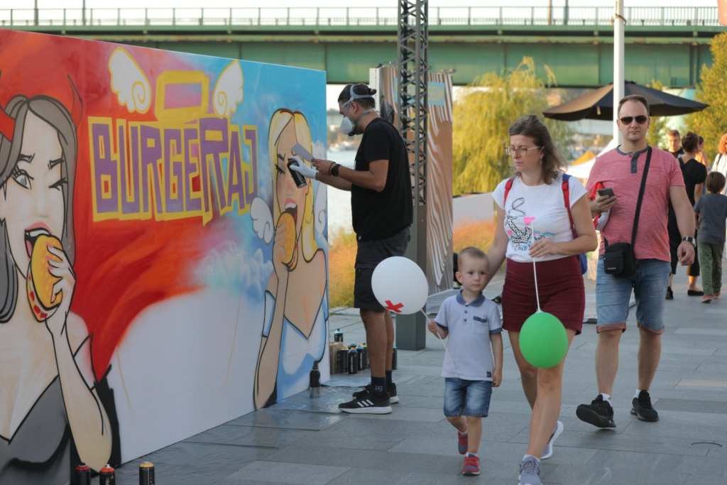 Šta Beograd i burgeri imaju zajedničko? Kod nas se prave neki od najboljih! Sava Promenada lokacija je Burgeraj festivala. Više o ovoj priči čitajte na linku.