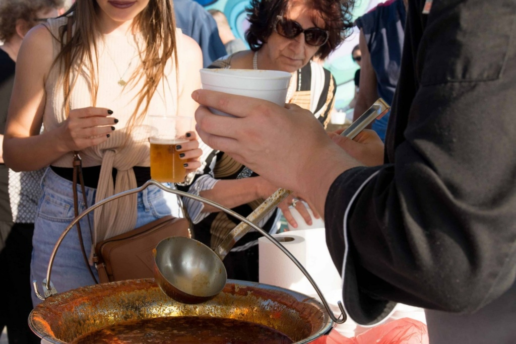 Ljubitelji dobrog ukusa i gastronomskih senzacija zasigurno nisu propustili Dan otvorene kuhinje u Savamali. Otkrijte zabavu u Beogradu na vodi!