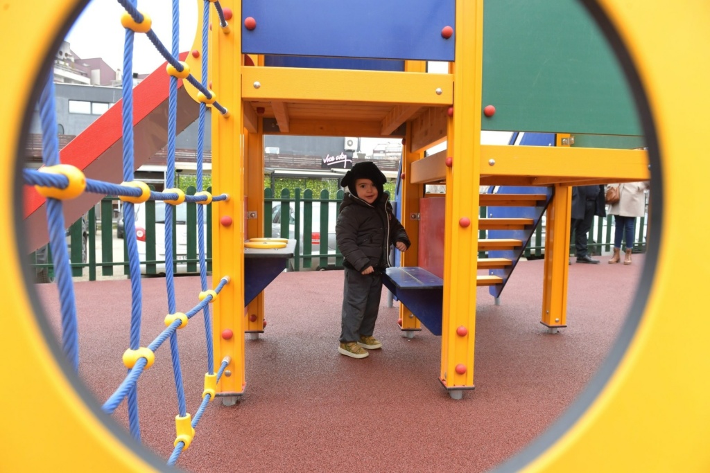 Park u Žarkovu, u ulici Milana Jovanovića, obnovljen je u potpunosti zahvaljujući donaciji Beograda na vodi. Šta je sve renovirano? Saznajte iz teksta na linku!