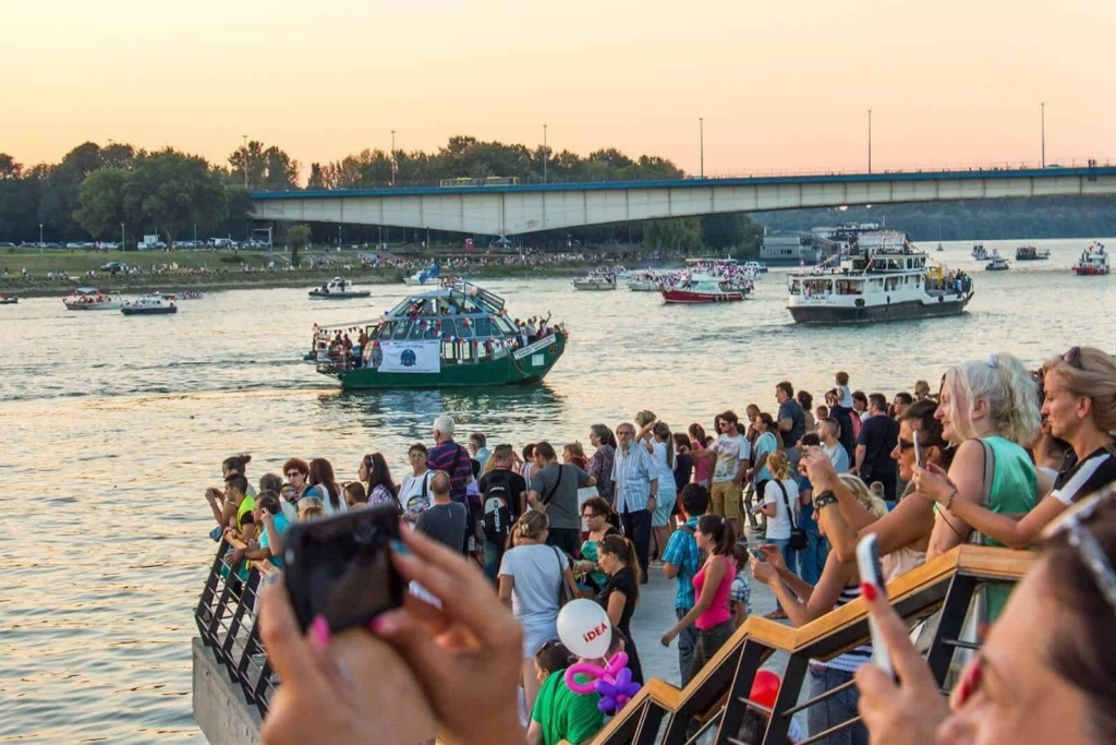 More than 80 decorated boats from 20 Belgrade marinas floated down Sava River on occasion of 12th Boat Carnival, which was held for the first time at Sava Promenada.