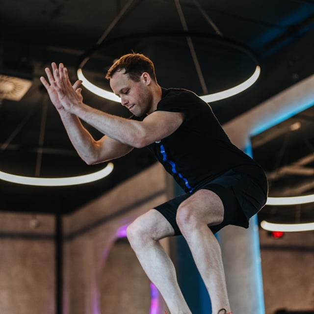 Exercises with jumping on the plyometric box in the MAVIC fitness center in Belgrade