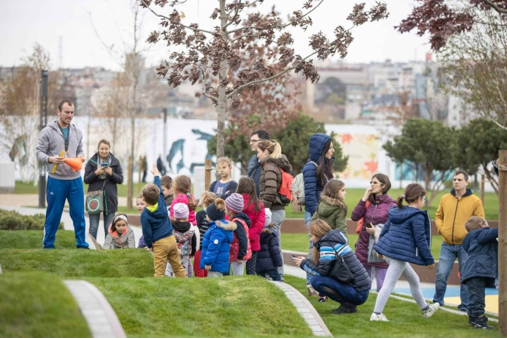 The little school of sports “Run, jump, kick!” is the first in a series of sports and fun activities for young children in the newly opened park within the Belgrade Waterfront.