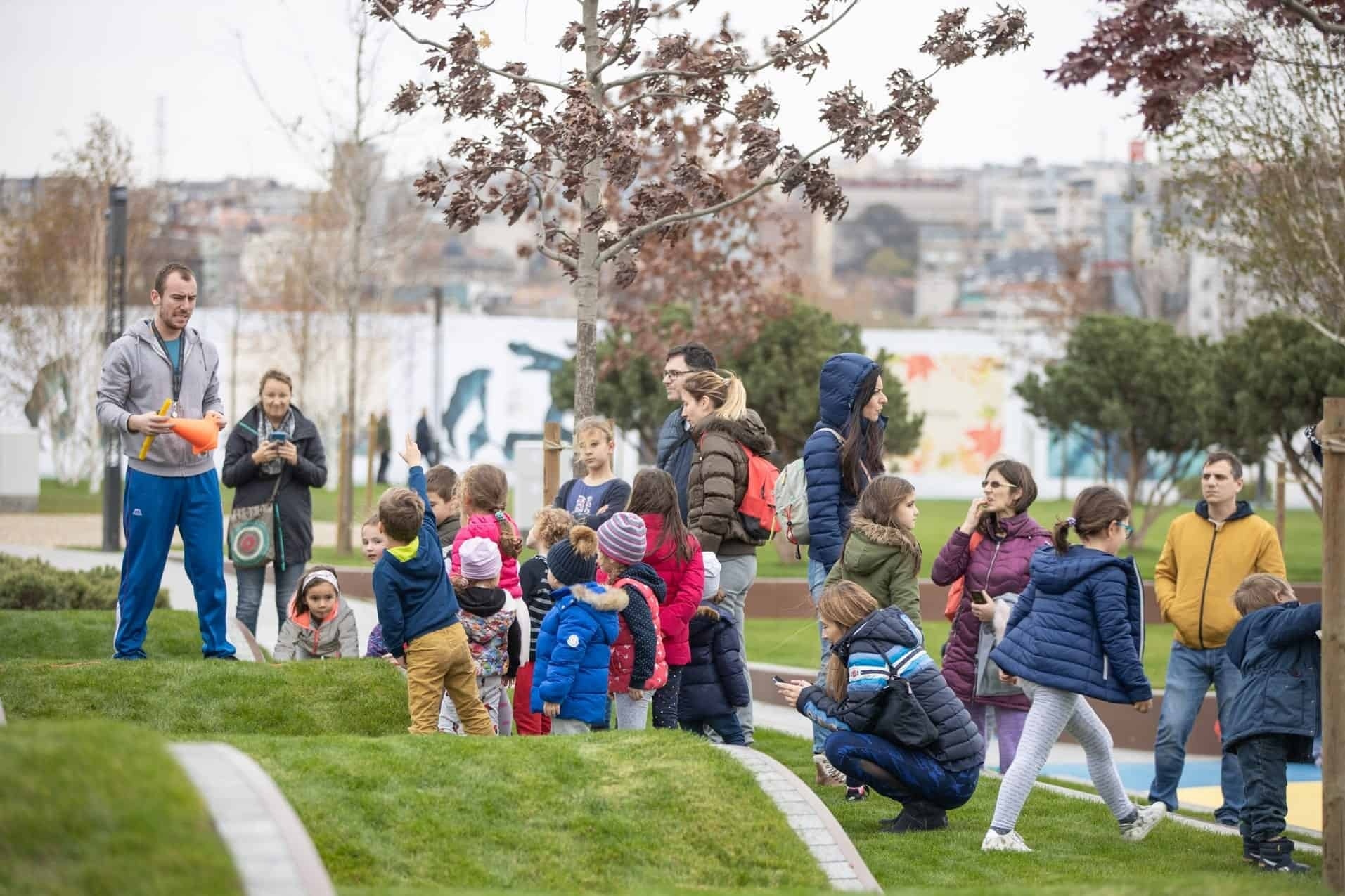 Run, jump, kick – The little school of sports in the park