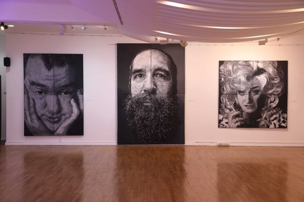 After many solo exhibitions by well-established artists within the art initiative KVART Belgrade Waterfront, the very first group exhibition, called “Parallels”, was held in BW Experience.