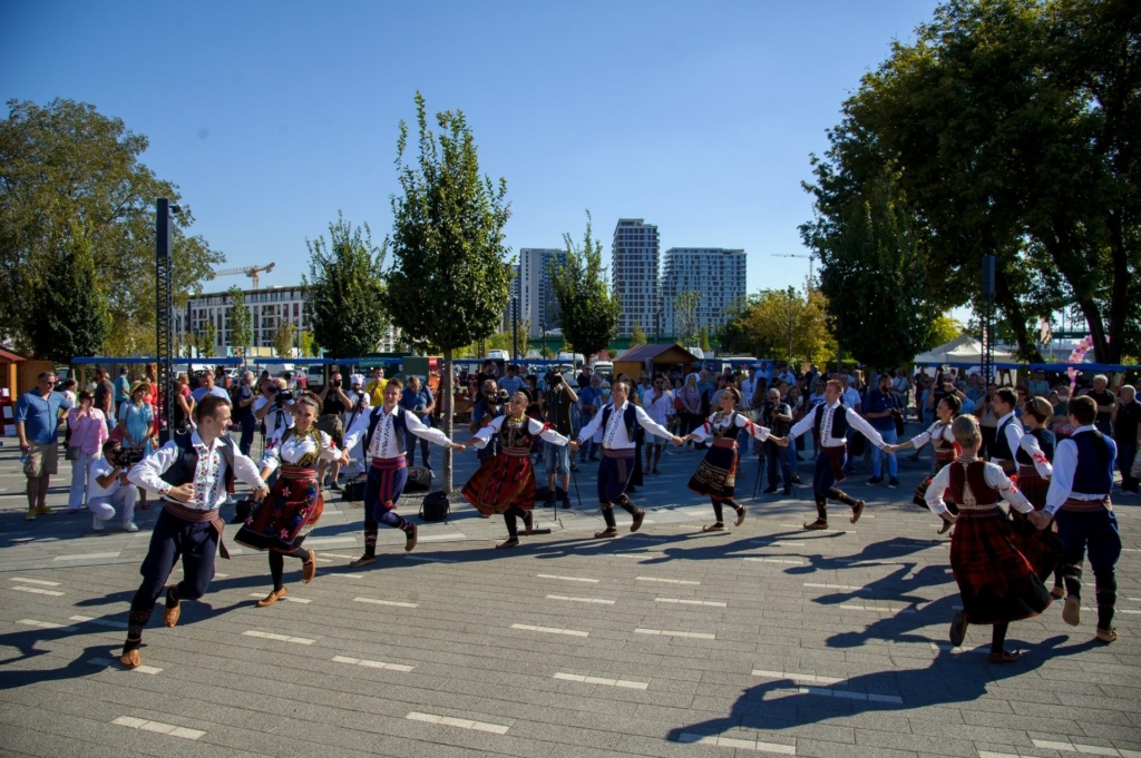 Visitors on Sava Promenada could “taste the love on the river”, which was the slogan of the second “Good Food and Wine Festival”.