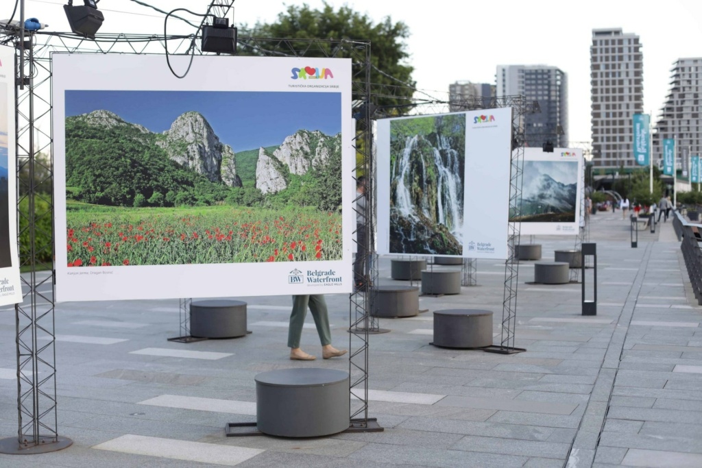 Exhibition at Sava Promenada presents the most amazing natural rarities from the whole country, including a variety of national treasures, streams, forests and unique wildlife through 41 photographs.