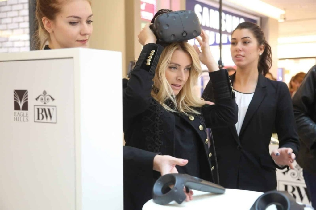 Actress Andjelka Prpic spent some time with the fans at Belgrade Waterfront promotional stand in Usce Shopping Centre.