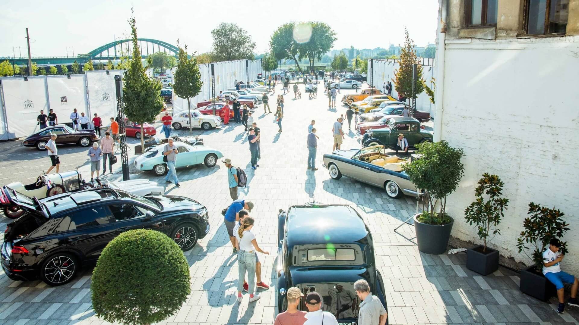 Timeless elegance of ‘old-timer’ vehicles in front of Geozavod Building