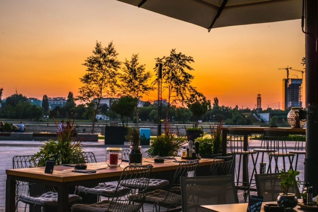 Red Queen restaurant offers unique gastronomic experiences and 90 sorts of wine with an unforgettable view of the river Sava. Learn more about this place!